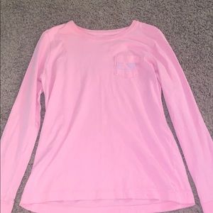 Pink vineyard vines tee